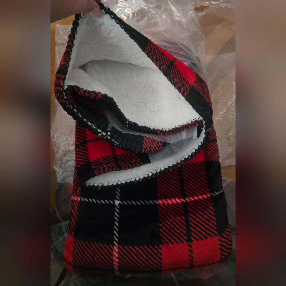 Victorias Secret Red and Black Plaid Tote Bag & Fleece Blanket - NWT
